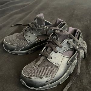 Nike boys huarache sneakers